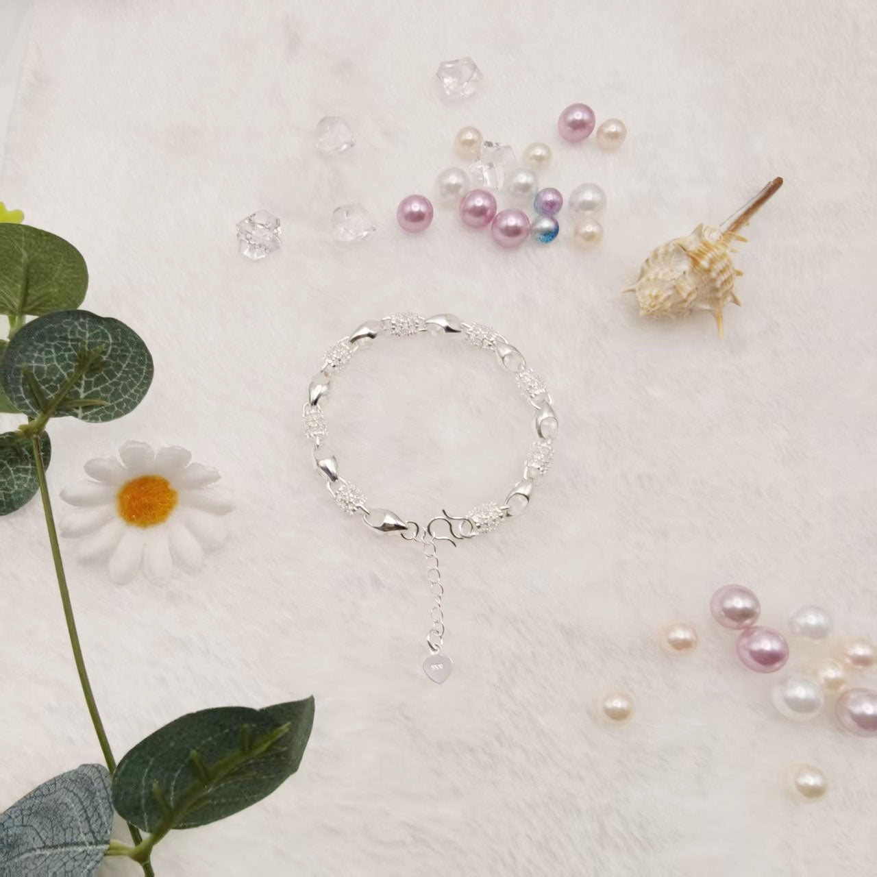 Ladies' fashionable bracelet, gold and silver, featuring a smooth hollow design, exquisite and lightweight