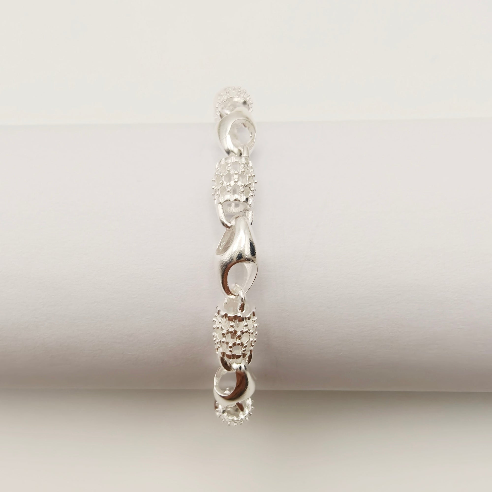 Ladies' fashionable bracelet, gold and silver, featuring a smooth hollow design, exquisite and lightweight